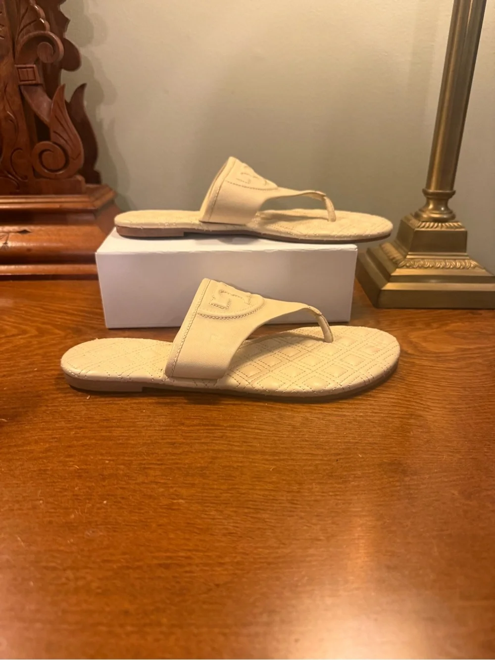 Tory Burch Fleming White Cream Quilted Leather Thong Sandals Logo Size 6
